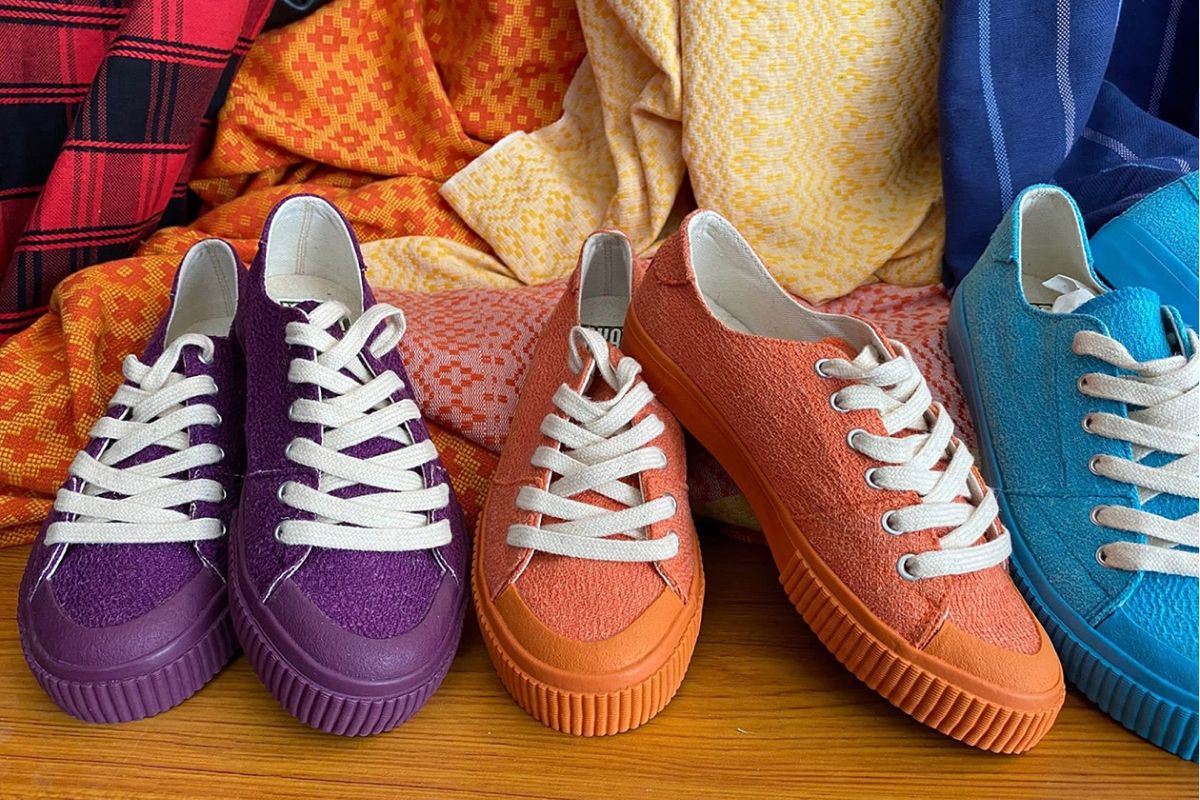 sneakers